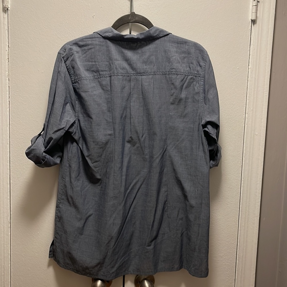 JCrew blue chambray shirt. In perfect condition!! 🤩 - Picture 5 of 5